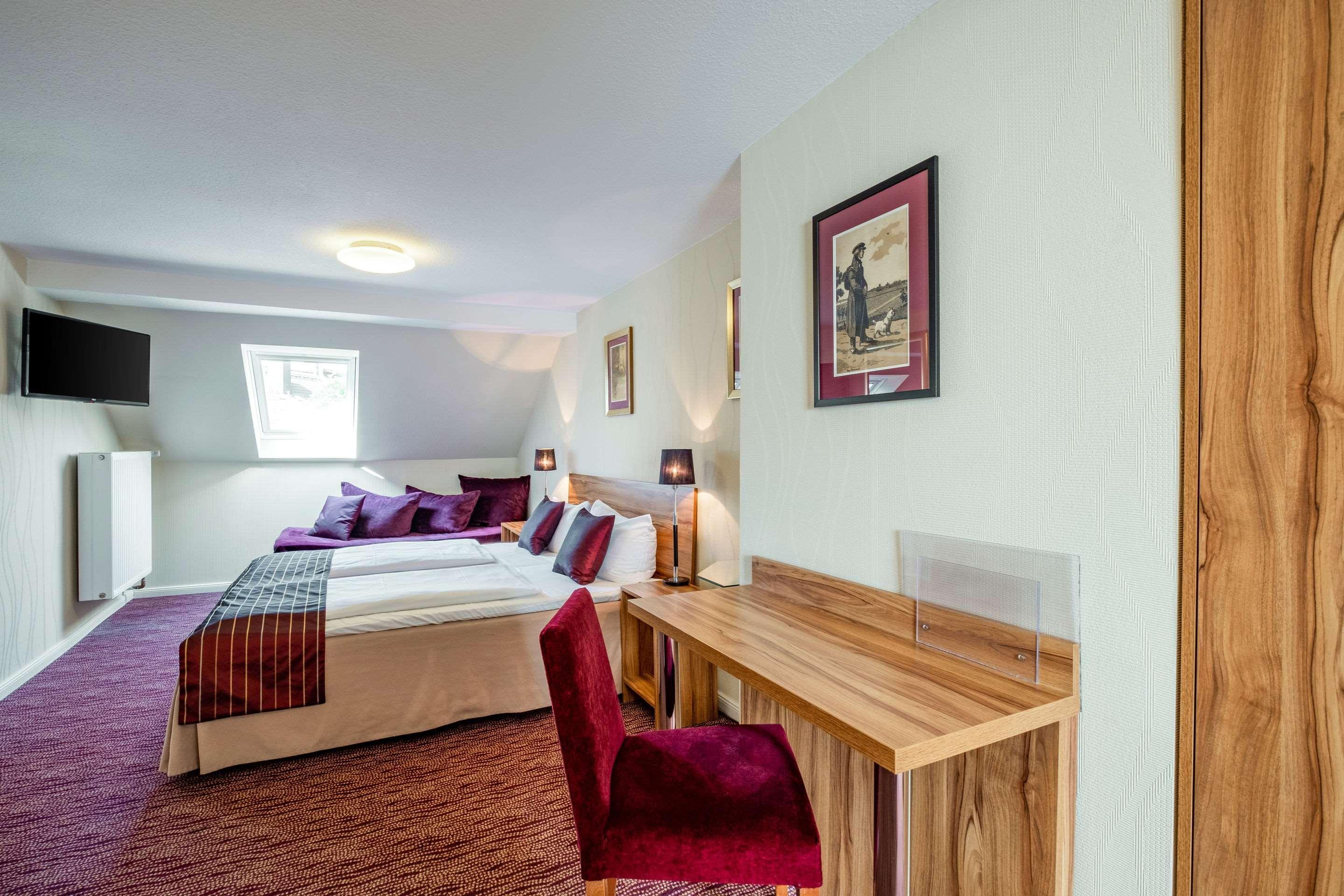 Hotel Comfort Tom Kyle Kiel