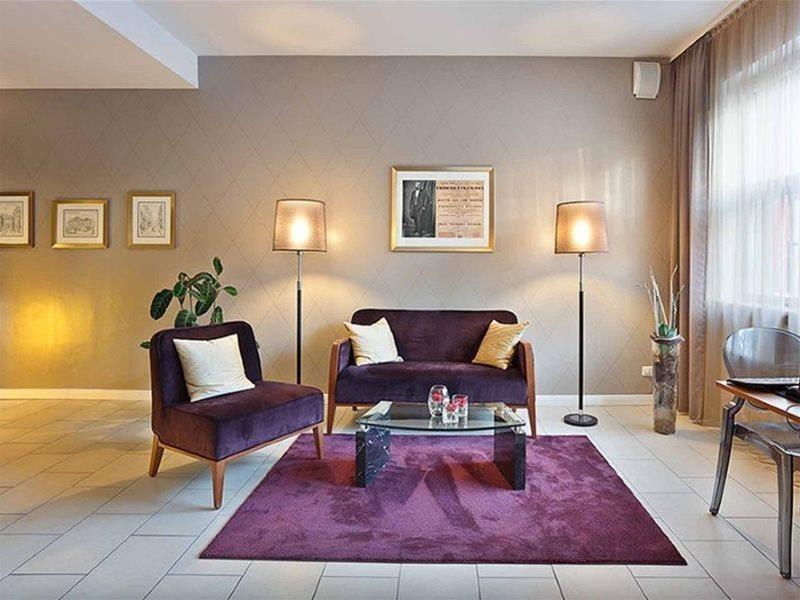 Hotel Comfort Tom Kyle Kiel